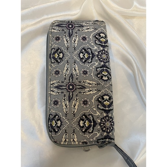 Vera Bradley Wallet Zipper Closure Change PouchInside Bill Section Gray Black - Picture 4 of 8